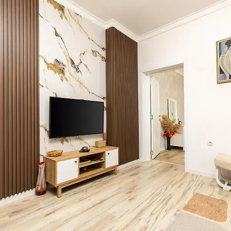 Retreat With Local Charm By Flat Mаnager شقة *